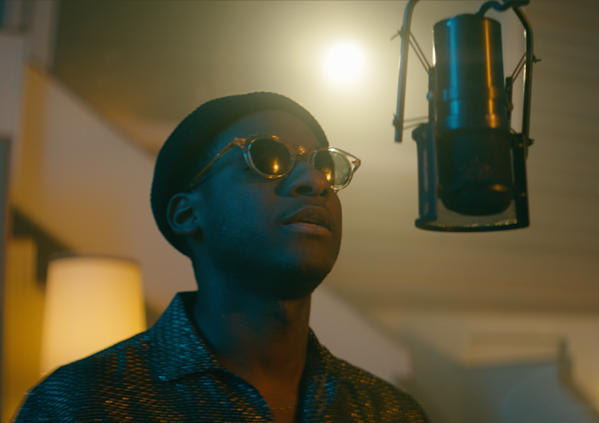 Leon Bridges – Beyond (Acoustic)